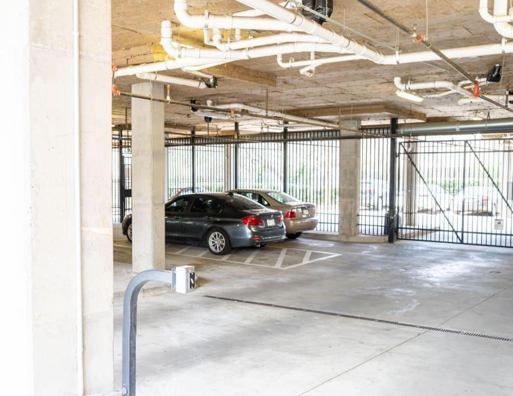 Urban 1Br In Uptown Area With Gym And Balcony Appartamento Charlotte Esterno foto