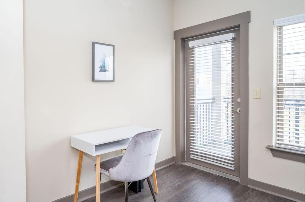 Urban 1Br In Uptown Area With Gym And Balcony Appartamento Charlotte Esterno foto